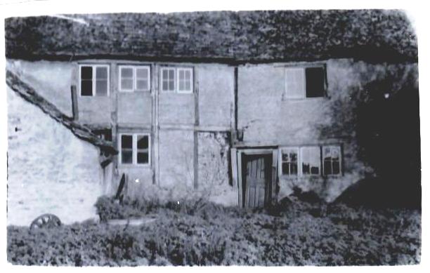 Front Of Launds Inn c.1910